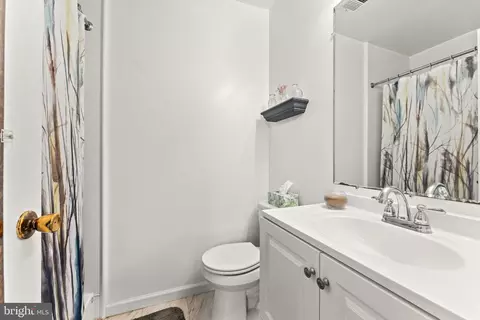 Bath - 7202 Danny Ln, Manassas, VA 20112 photo 2 of 3