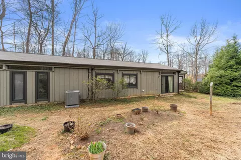 Exterior - 7202 Danny Ln, Manassas, VA 20112 photo 7 of 12