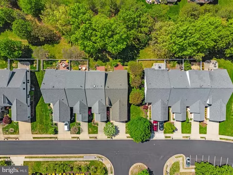 View/Area - 6922 Walnut Hill Dr, Gainesville, VA 20155 photo 3 of 5