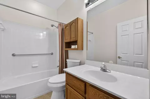 Bath - 6922 Walnut Hill Dr, Gainesville, VA 20155 photo 1 of 1