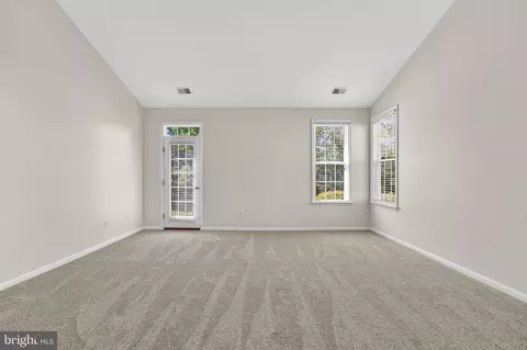 Living - 6922 Walnut Hill Dr, Gainesville, VA 20155 photo 2 of 4
