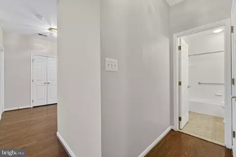 Entry Way - 6922 Walnut Hill Dr, Gainesville, VA 20155 photo 6 of 10
