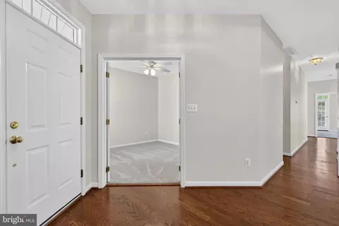 Entry Way - 6922 Walnut Hill Dr, Gainesville, VA 20155 photo 1 of 10