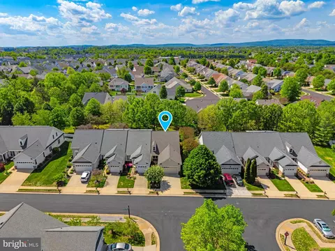 View/Area - 6922 Walnut Hill Dr, Gainesville, VA 20155 photo 2 of 5