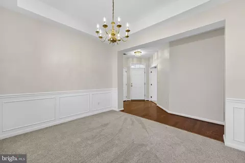 Entry Way - 6922 Walnut Hill Dr, Gainesville, VA 20155 photo 4 of 10