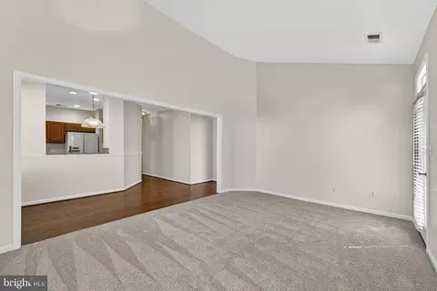 Living - 6922 Walnut Hill Dr, Gainesville, VA 20155 photo 3 of 4