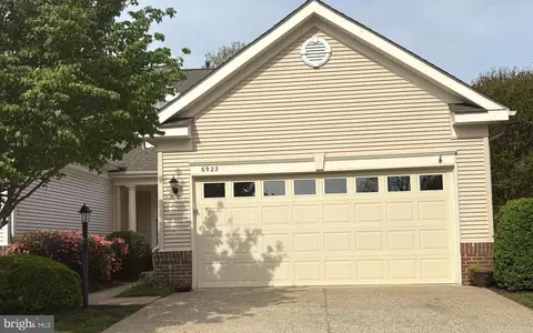 6922 Walnut Hill Dr, Gainesville, VA 20155