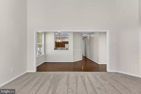 Living - 6922 Walnut Hill Dr, Gainesville, VA 20155 photo 4 of 4