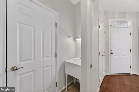 Entry Way - 6922 Walnut Hill Dr, Gainesville, VA 20155 photo 2 of 10