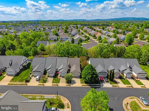 View/Area - 6922 Walnut Hill Dr, Gainesville, VA 20155 photo 1 of 5