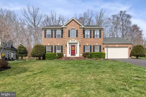 11645 Crest Maple Dr, Woodbridge, VA 22192