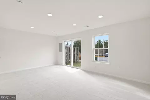 Living - 14275 Newbern Loop, Gainesville, VA 20155 photo 4 of 4
