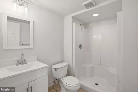 Bath - 14275 Newbern Loop, Gainesville, VA 20155 photo 6 of 6