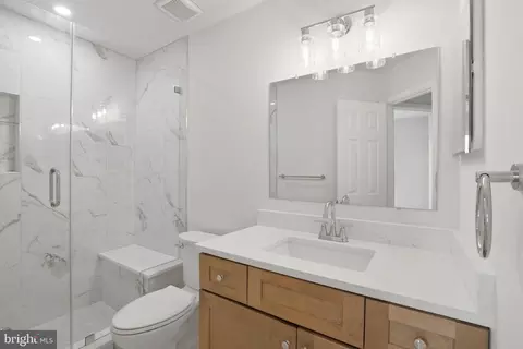 Bath - 14275 Newbern Loop, Gainesville, VA 20155 photo 5 of 6