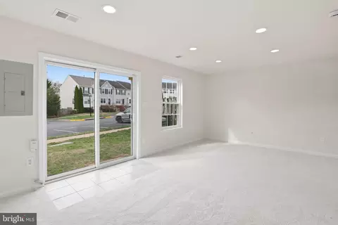 Living - 14275 Newbern Loop, Gainesville, VA 20155 photo 3 of 4