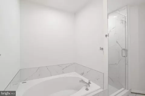 Bath - 14275 Newbern Loop, Gainesville, VA 20155 photo 2 of 6
