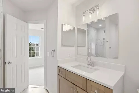 Bath - 14275 Newbern Loop, Gainesville, VA 20155 photo 3 of 6