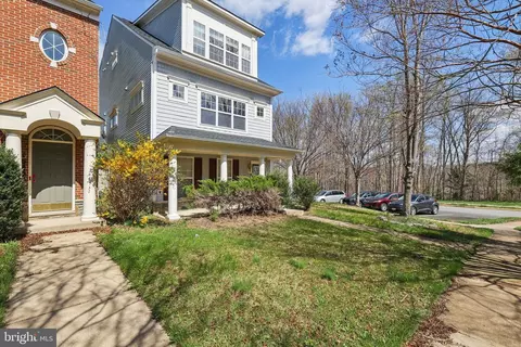 16451 Kenneweg Ct, Woodbridge, VA 22191