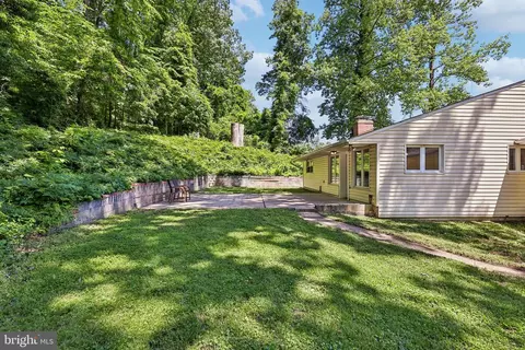 Exterior - 18328 Sharon Rd, Triangle, VA 22172 photo 7 of 8