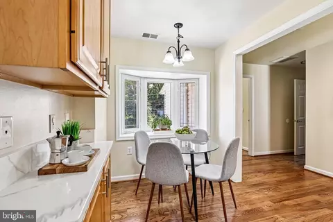 Dining - 18328 Sharon Rd, Triangle, VA 22172 photo 5 of 5