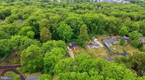 View/Area - 18328 Sharon Rd, Triangle, VA 22172 photo 11 of 14