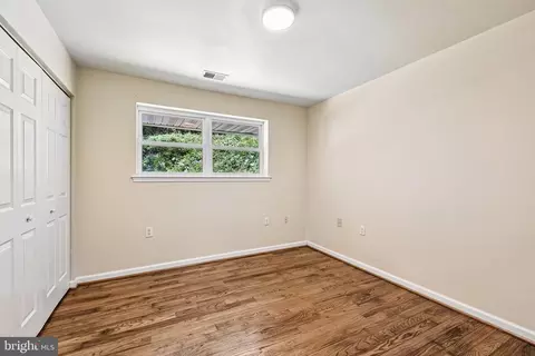 Bedroom - 18328 Sharon Rd, Triangle, VA 22172 photo 4 of 6