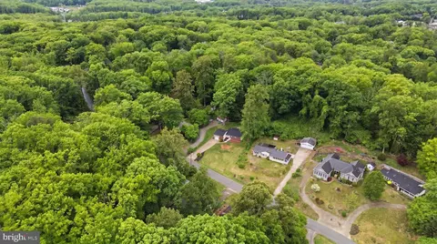 View/Area - 18328 Sharon Rd, Triangle, VA 22172 photo 9 of 14