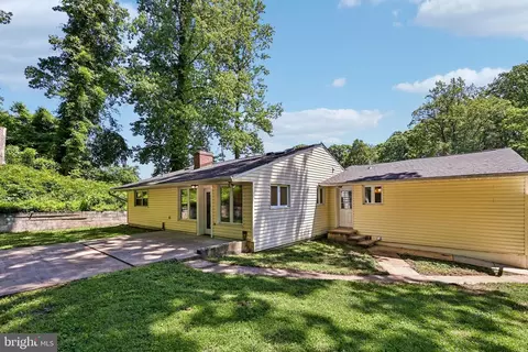 Exterior - 18328 Sharon Rd, Triangle, VA 22172 photo 5 of 8