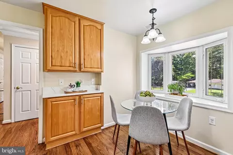 Dining - 18328 Sharon Rd, Triangle, VA 22172 photo 4 of 5