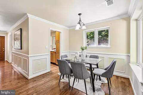 Dining - 18328 Sharon Rd, Triangle, VA 22172 photo 2 of 5