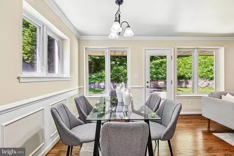 Dining - 18328 Sharon Rd, Triangle, VA 22172 photo 1 of 5