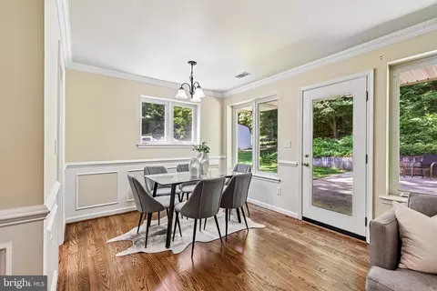 Dining - 18328 Sharon Rd, Triangle, VA 22172 photo 3 of 5