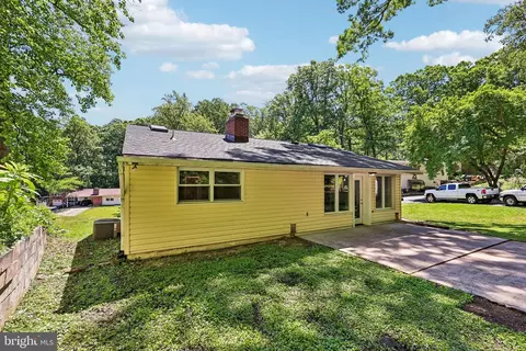 Exterior - 18328 Sharon Rd, Triangle, VA 22172 photo 4 of 8