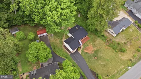 View/Area - 18328 Sharon Rd, Triangle, VA 22172 photo 10 of 14