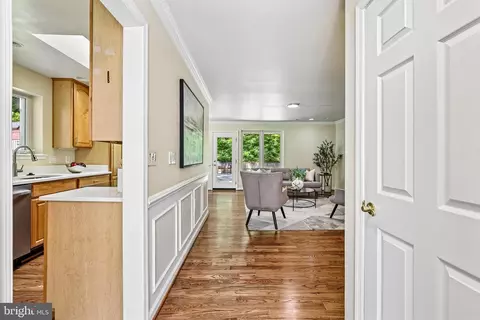 Entry Way - 18328 Sharon Rd, Triangle, VA 22172 photo 2 of 2