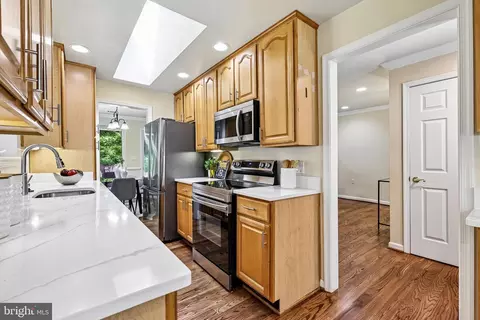 Kitchen - 18328 Sharon Rd, Triangle, VA 22172 photo 1 of 3