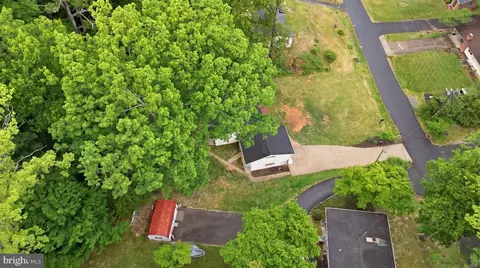 View/Area - 18328 Sharon Rd, Triangle, VA 22172 photo 14 of 14