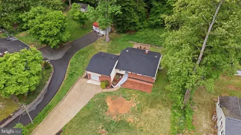 View/Area - 18328 Sharon Rd, Triangle, VA 22172 photo 7 of 14