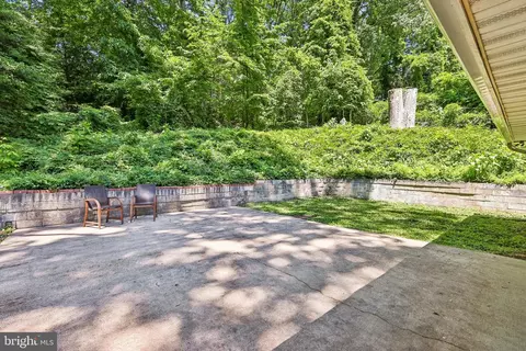Exterior - 18328 Sharon Rd, Triangle, VA 22172 photo 2 of 8