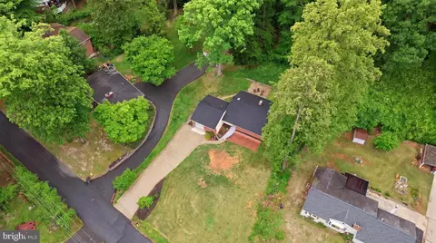 View/Area - 18328 Sharon Rd, Triangle, VA 22172 photo 6 of 14
