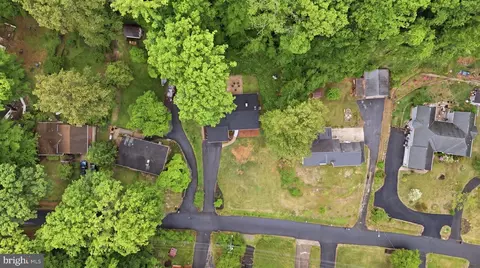 View/Area - 18328 Sharon Rd, Triangle, VA 22172 photo 2 of 14