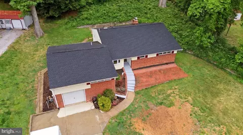View/Area - 18328 Sharon Rd, Triangle, VA 22172 photo 1 of 14