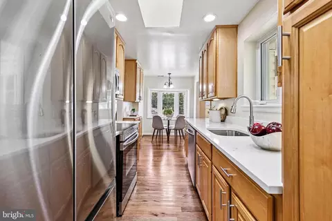 Entry Way - 18328 Sharon Rd, Triangle, VA 22172 photo 1 of 2