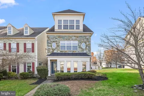 16454 Kenneweg Ct, Woodbridge, VA 22191