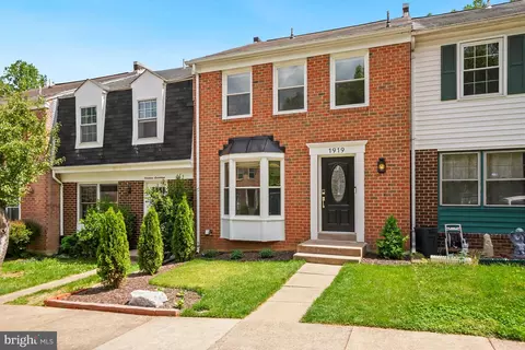 1919 Mariner Ln, Woodbridge, VA 22192