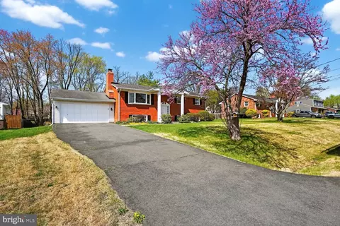7716 Ontario Rd, Gainesville, VA 20155