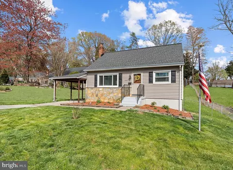 13207 Treetop Ct, Woodbridge, VA 22191