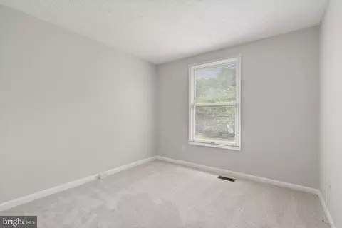 Bedroom - 3601 Wharf Ln, Triangle, VA 22172 photo 2 of 3