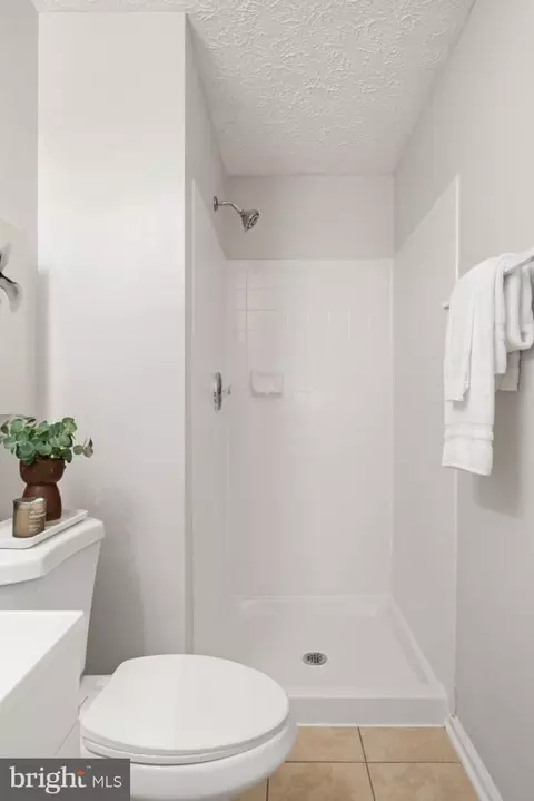 Bath - 3601 Wharf Ln, Triangle, VA 22172 photo 3 of 4