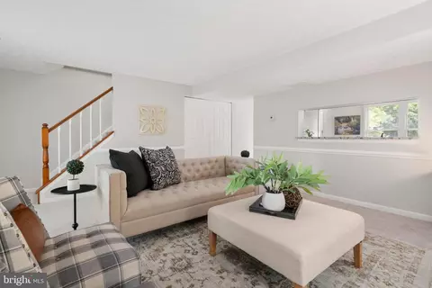 Living - 3601 Wharf Ln, Triangle, VA 22172 photo 2 of 3
